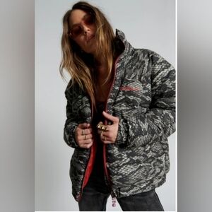 One teaspoon snaked dirtee love puffer.